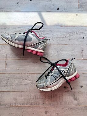 Starter toddler soccer cleats size 8 GUC silver, grey w red detail